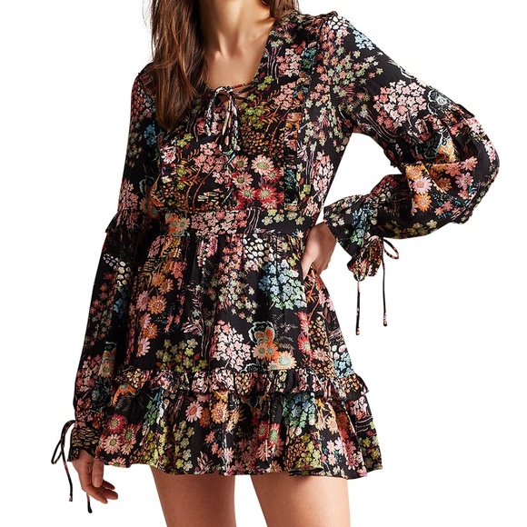 Ted Baker London Dresses & Skirts - Ted Baker London Hendria Mini Dress
